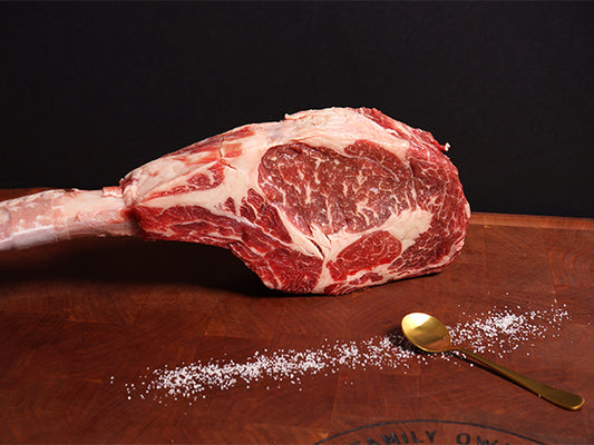 American Prime Tomahawk steak MS 5-6 32oz with salt